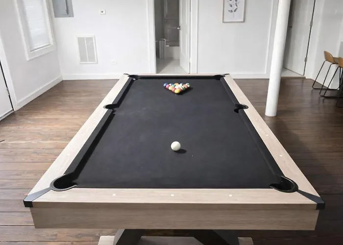 Mccormick 4br Huge Unit W/ Pool Table | Sleeps 10 Apartment *