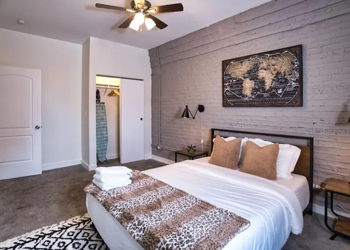 Apartment Mccormick 4br Huge Unit W/ Pool Table | Sleeps 10