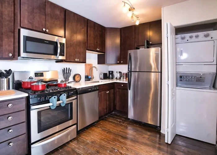 Apartment Mccormick 4br Huge Unit W/ Pool Table | Sleeps 10