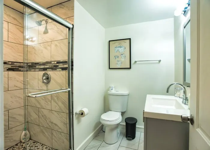 Mccormick 4br Huge Unit W/ Pool Table | Sleeps 10 Apartment *