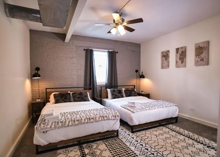 Mccormick 4br Huge Unit W/ Pool Table | Sleeps 10 Apartment *