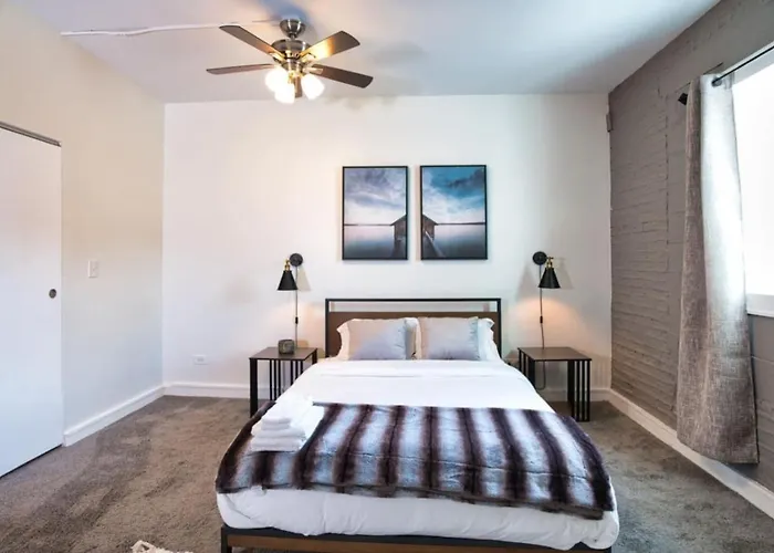 Apartment Mccormick 4br Huge Unit W/ Pool Table | Sleeps 10