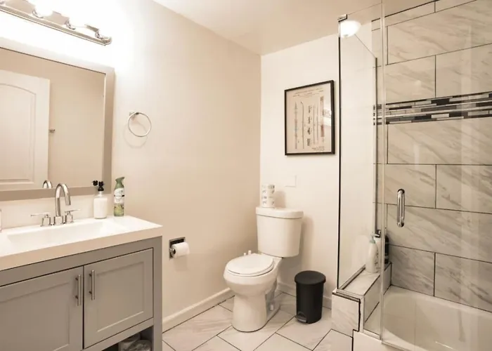 Mccormick 4br Huge Unit W/ Pool Table | Sleeps 10 * Chicago