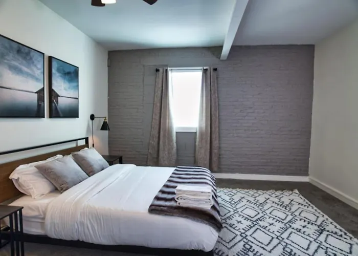 Mccormick 4br Huge Unit W/ Pool Table | Sleeps 10 Apartment