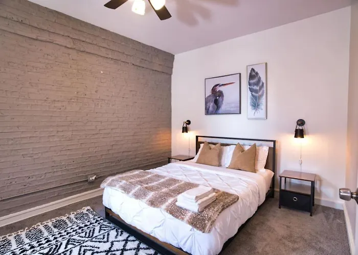Apartment Mccormick 4br Huge Unit W/ Pool Table | Sleeps 10 Chicago