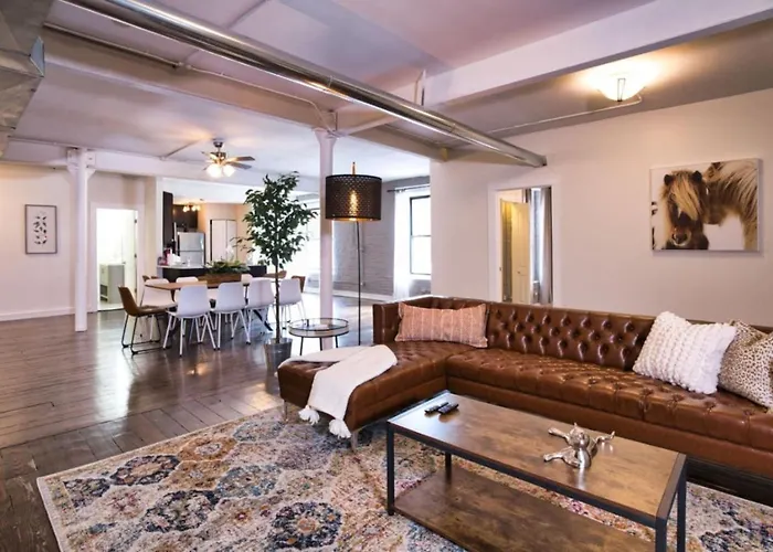 Mccormick 4br Huge Unit W/ Pool Table | Sleeps 10 Apartment